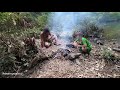 Primitive life : Ep 49 - Girl cooks fish for the forest man.