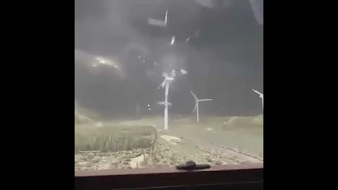 Watch  Wind Turbines explosion 風力發電機爆炸 - 天天要聞