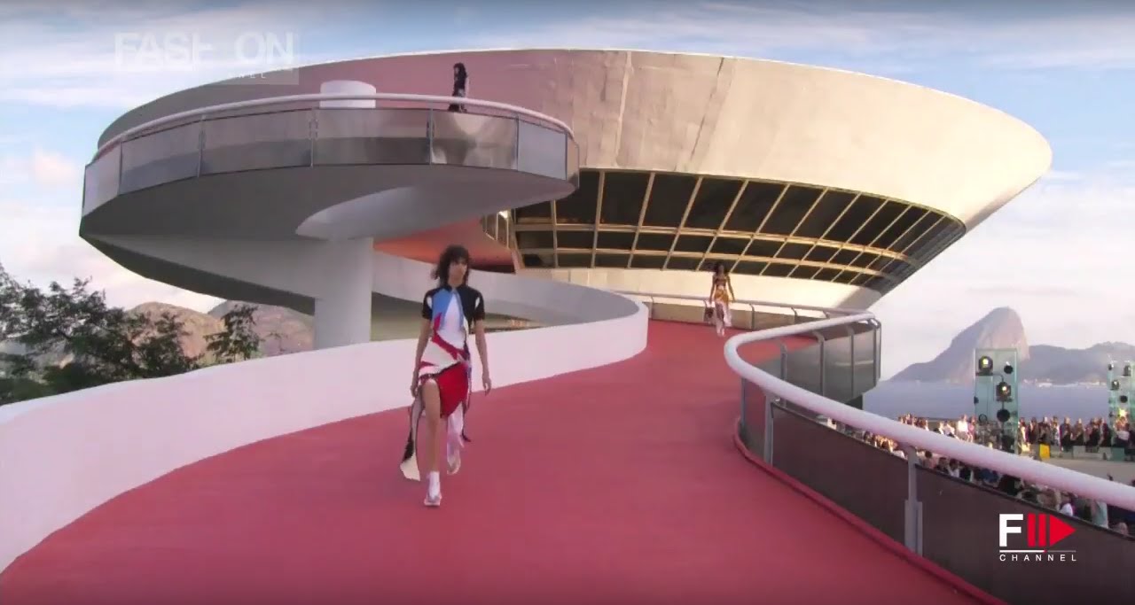 About the Set of Vuitton's Resort 2017 Show