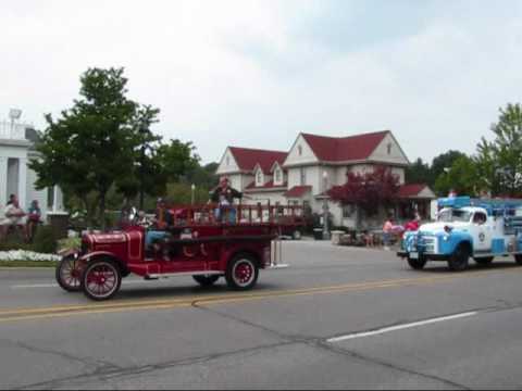 Classic Fire Rigs: Frankenmuth, MI 2010 Fire Muster Parade (2 of 2)