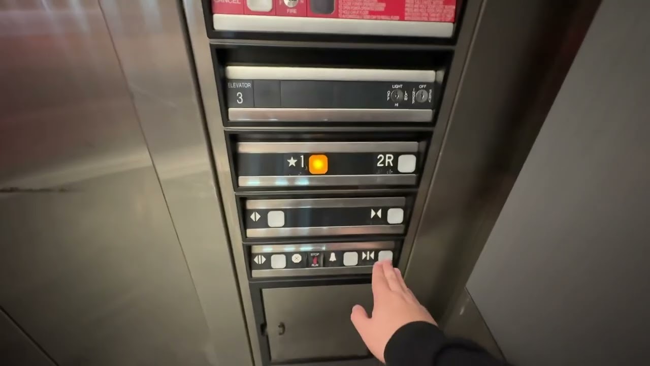 Dover Hydraulic Elevator @ K&G Fashion Superstore - Orland Park Place | Orland Park, IL