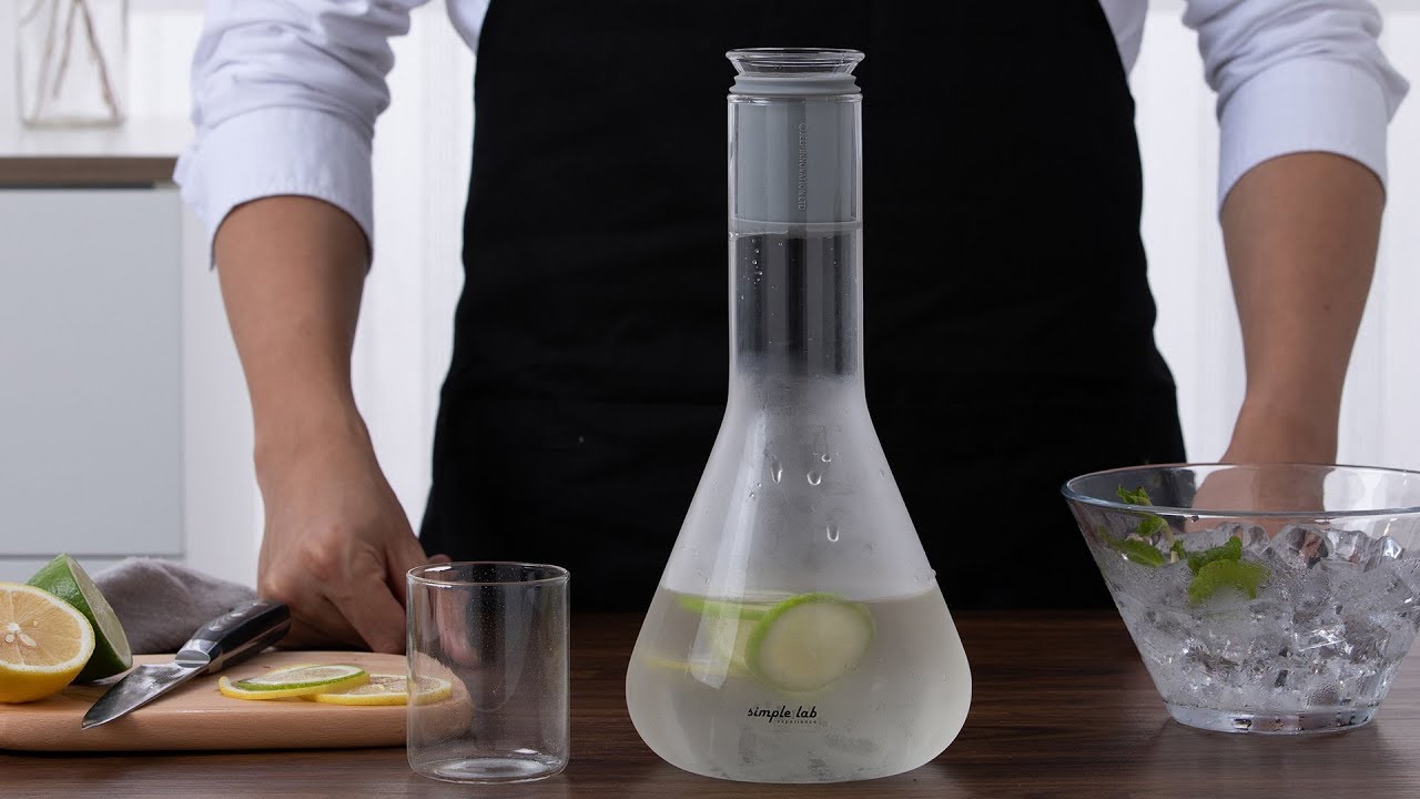 FLASSO. carafe | constant-flow design