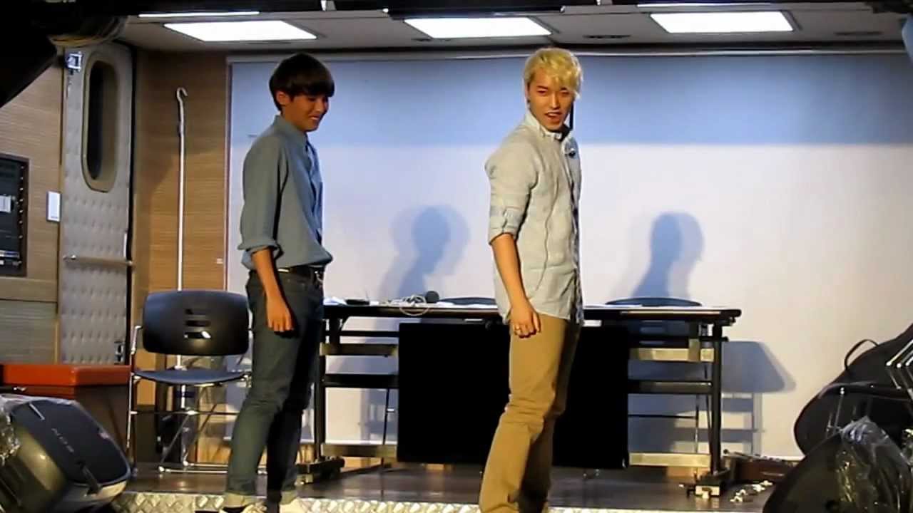 120718 Sukira Open Concert - Ryeowook & Sungmin dancing to SFS