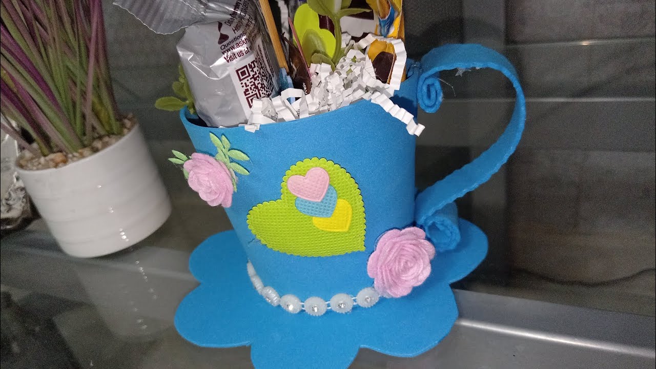 Cómo hacer una taza en foami utilizando como molde un vaso. /Taza en foami para regalar