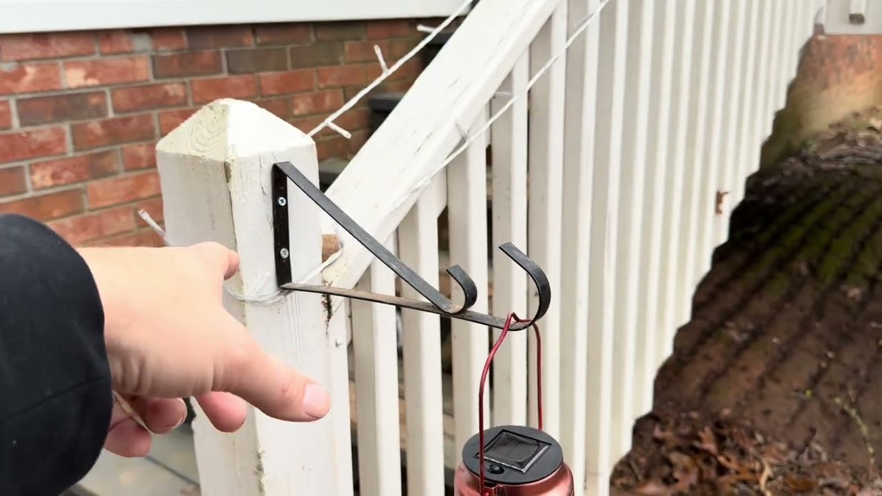 Тест яркости солнечного садового фонаря Hoflyw при дневном свете и в ночное время.