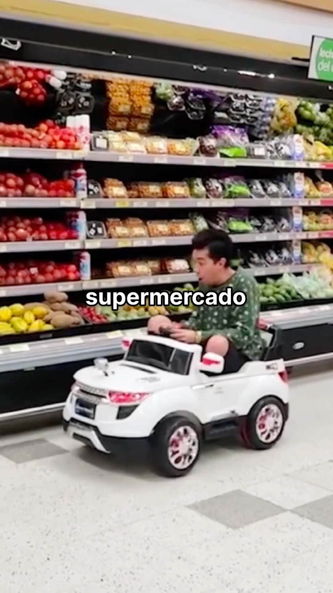 Voy al Supermercado en mi Carrito de Juguete ??