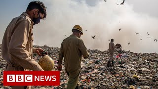 Gasping for air as massive fire burns at Delhi rubbish mountain - BBC News