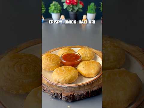 Trending recipe of crispy onion kachori #shorts  #recipe #kachori #onion