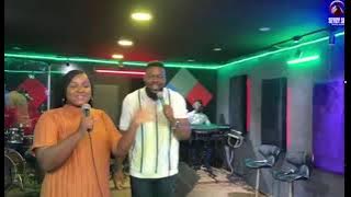 Pelumi Deborah live at Online Praise tagged “Alabarin” with Mr Gbera