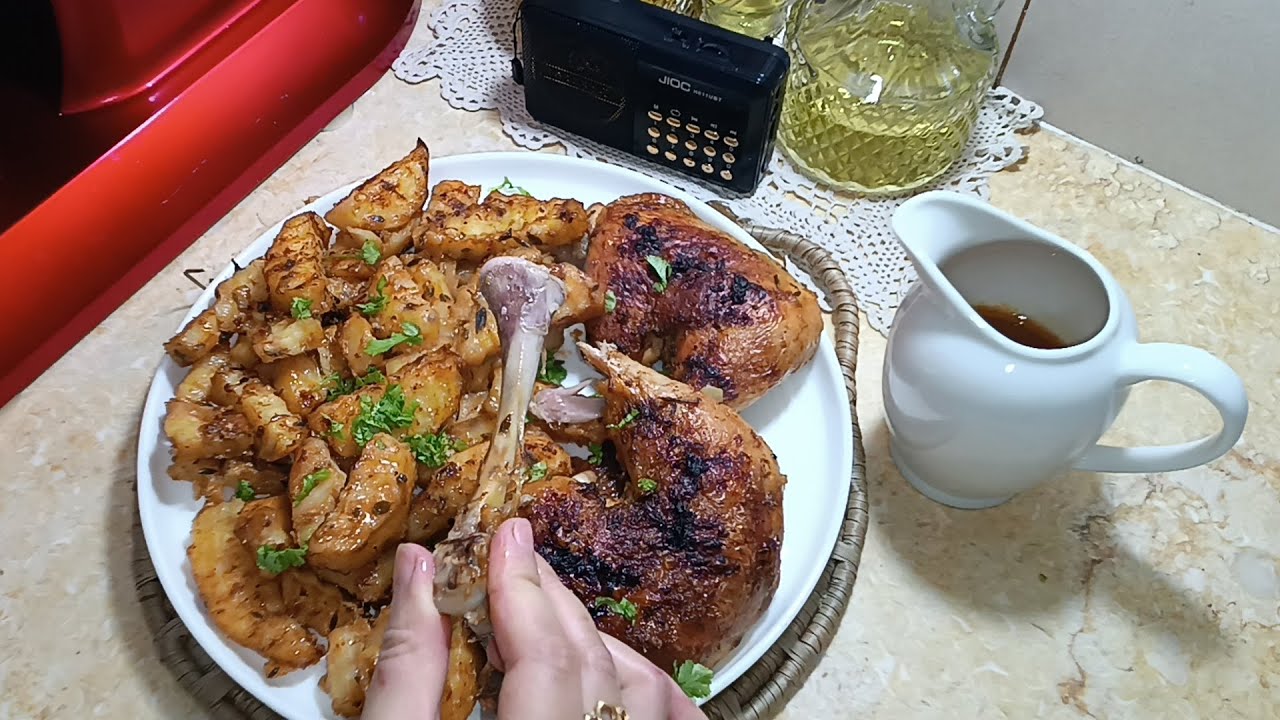 طبق يقطر بالبنة في دقيقة 90 ما تقلي ما تفوري دجاج محمر يذوب في الفم مع بطاطا بنتها خرافية مع الصوص  