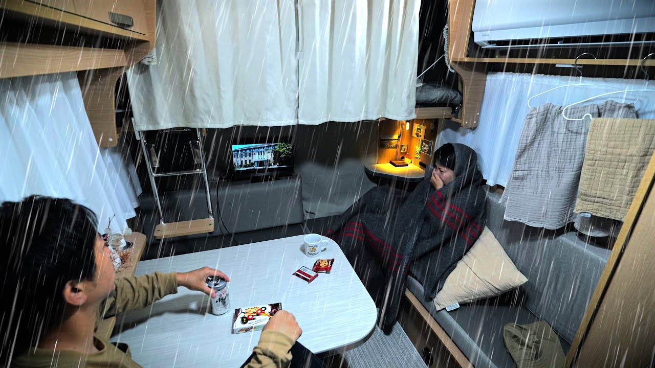 Автомобильный кемпинг под дождем | Утренняя привилегия ночевки в машине!