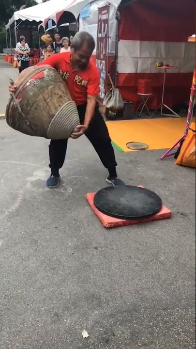 world biggest spinning top #shorts #lattu #spinning #funny #kids #bb #dhindora