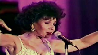 Vignette de la vidéo "Shirley Bassey - And I Love You So (1990 Live in Yokohama)"