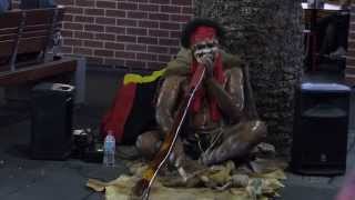 Didgeridoo (Surfers Paradise,Gold Coast) ディジュリドゥ - YouTube