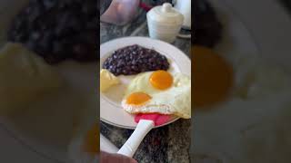 Desayuno venezolano!! #venezuela #arepasvenezolanas #cocinaencasa #shorts