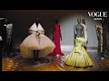 スキャパレリのクリエイティブ・ディレクターと巡る、歴代の衣装コレクション。| Objects of Affection | VOGUE JAPAN