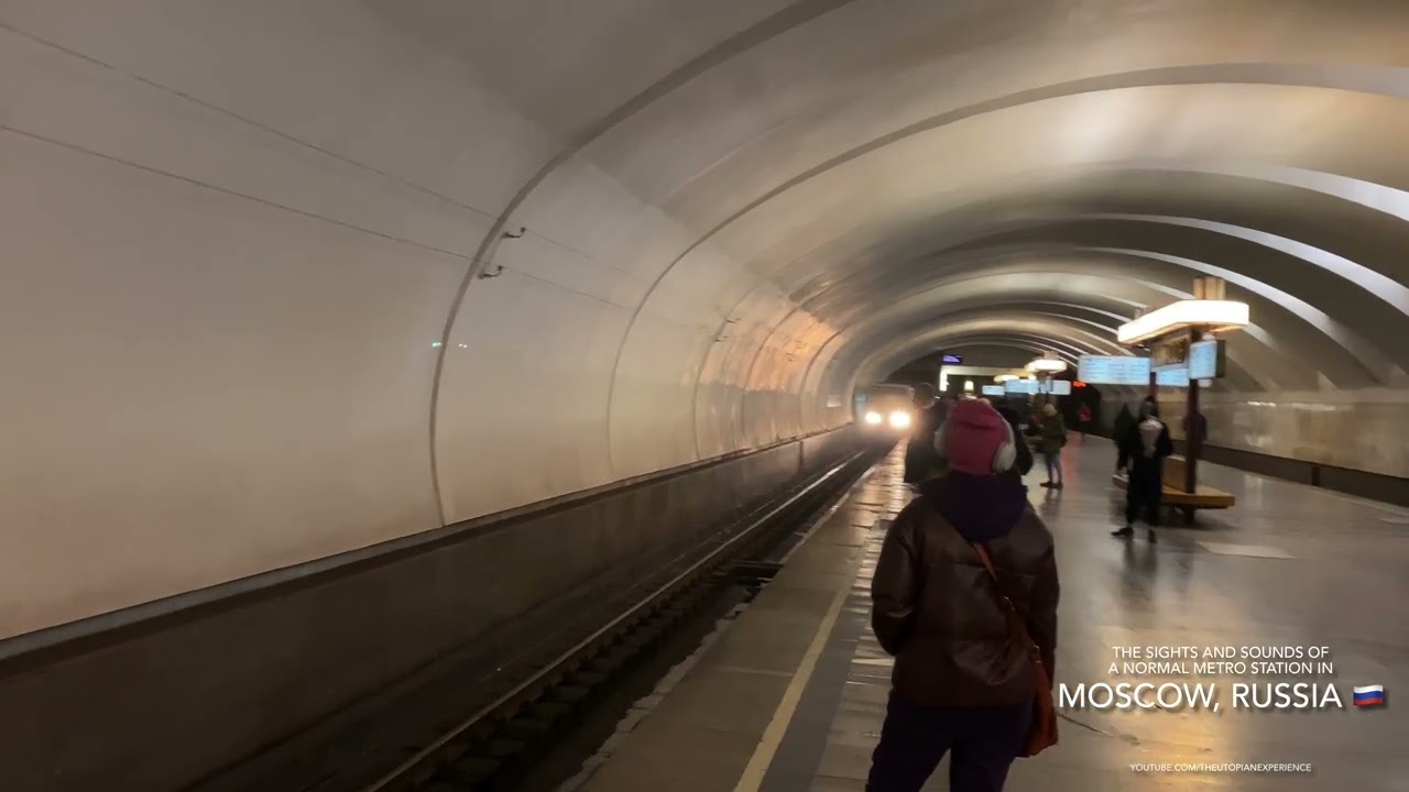 4K - The sights and sounds of a “normal” metro station in Moscow, Russia 🇷🇺