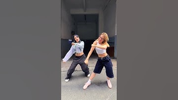 Thumbnail of Zeynep ve Esin snap dansı #manifest #manifam #dance #fyp