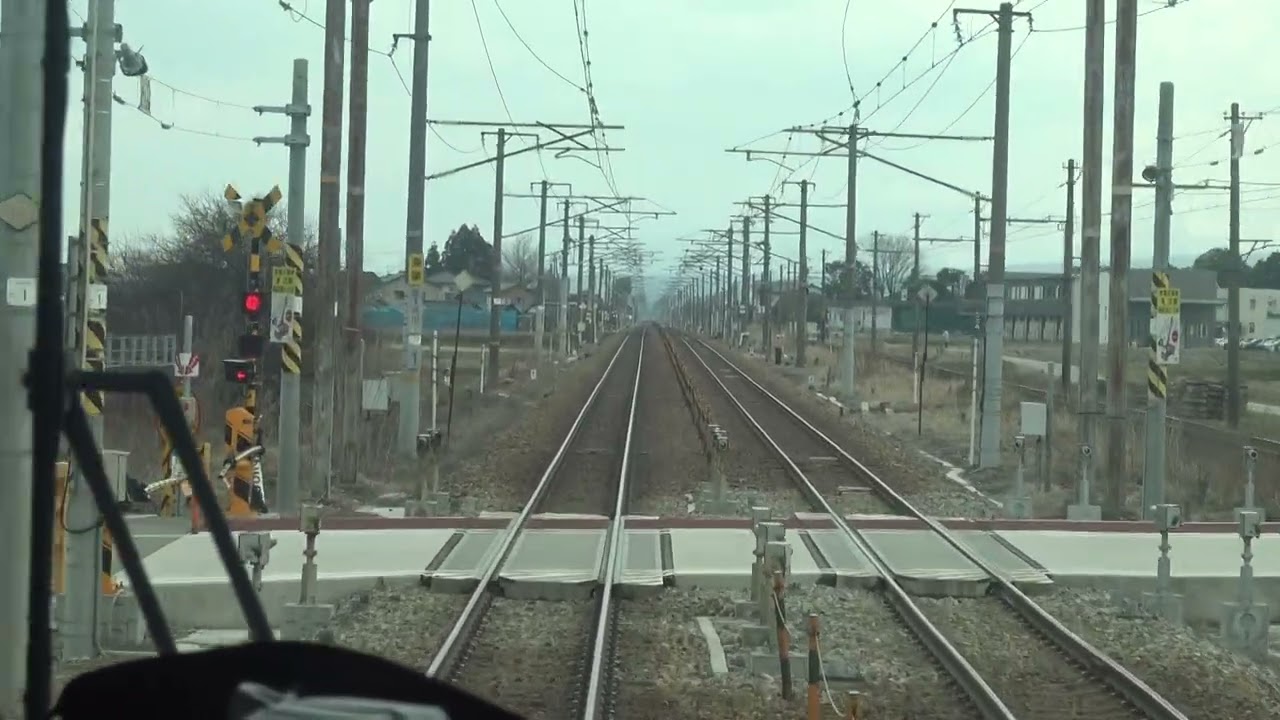 春のあいの風とやま鉄道線 滑川駅～東滑川駅間を走行する下り521系の前面展望
