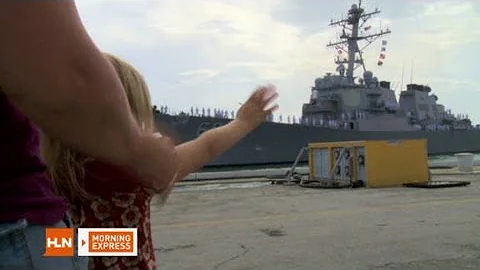 Families wave goodbye as sailors deploy - DayDayNews