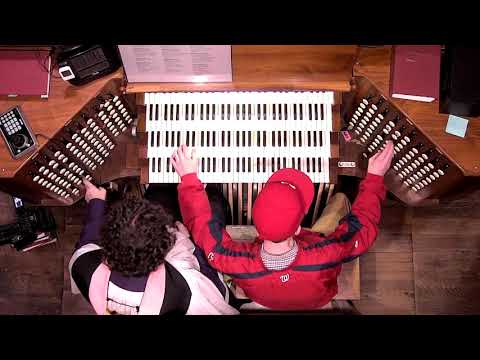 washington-national-cathedral-organists-play-"baby-shark"