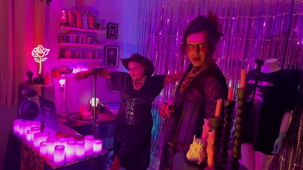 Brujas En La Discoteca - Pink Light (Tiny Desk Contest)