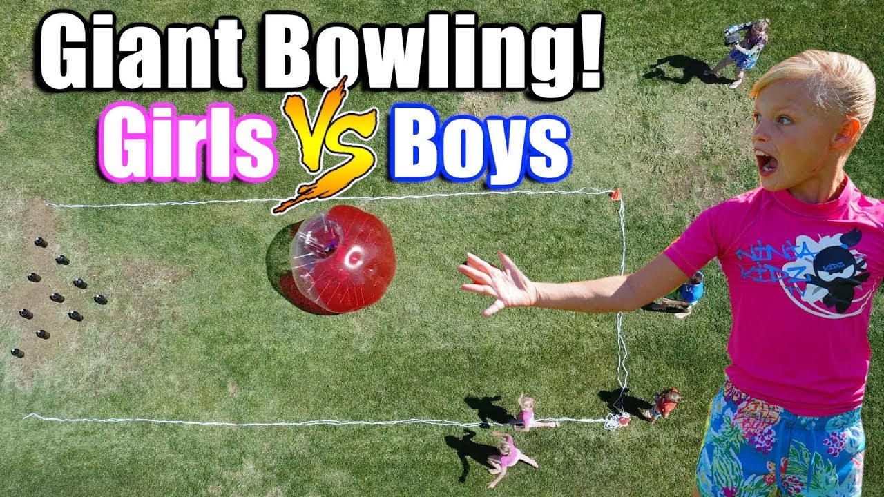 GIRLS VS BOYS! GIANT Bowling!