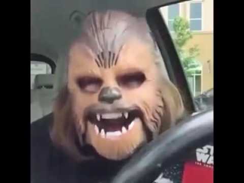 Máscara de Chewbacca é vendida por R$ 333 mil em leilão nos EUA - TV e  Lazer - Extra Online