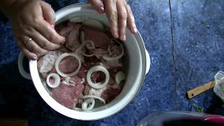 ШАШЛЫК из свинины! Как можно быстро и очень просто замариновать мясо на шашлык. Самый простой рецепт ШАШЛЫК из свинины! Как можно быстро и очень просто замариновать мясо на шашлык. Самый простой рецепт