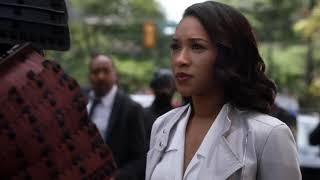 The Flash 4X01 Samuroid Takes Iris