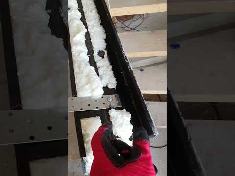 видео: Выносной монтаж входной двери с терморазрывом на 2мм пластины при облицовке фасада дома