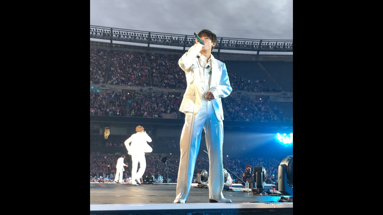 BTS Cougar tour 2019 in Chicago Soldier Field - FLOOR SEATS BARRICADE!