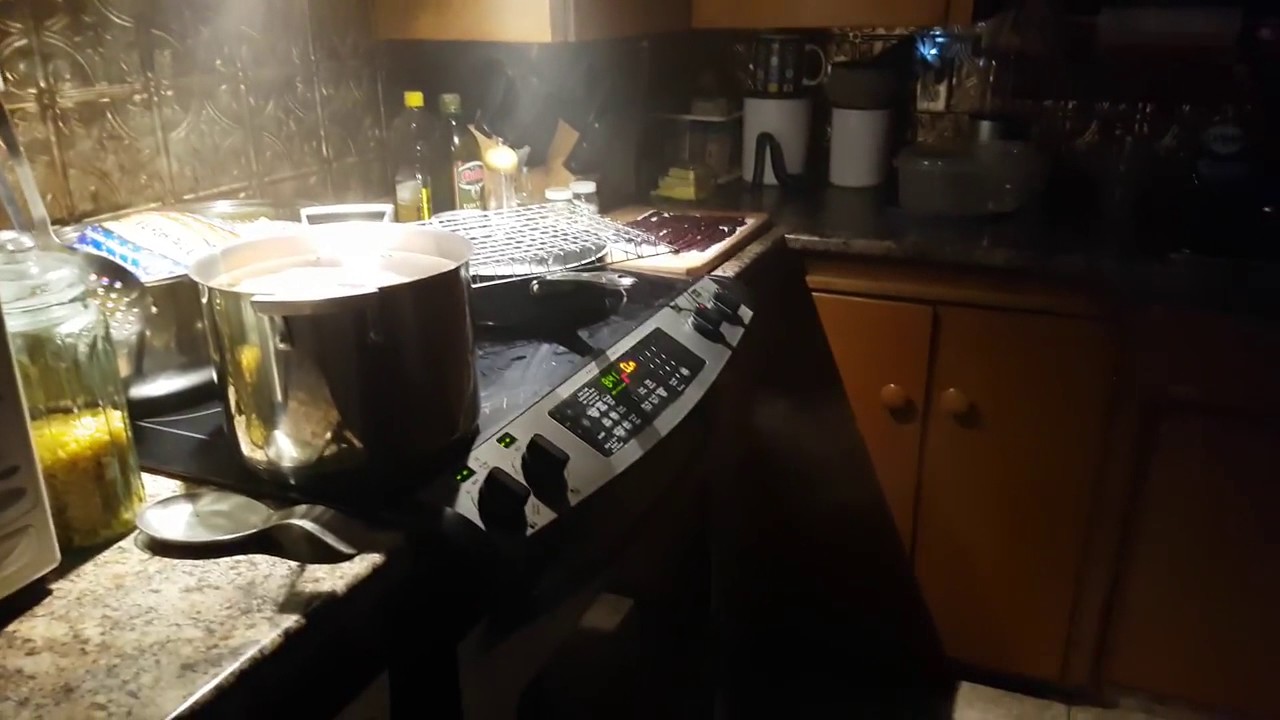 Self cleaning oven creating a LOT of smoke - YouTube