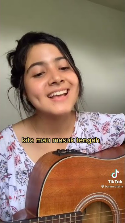 Aduh mamae ada cewek baju putih bikin saya terpana