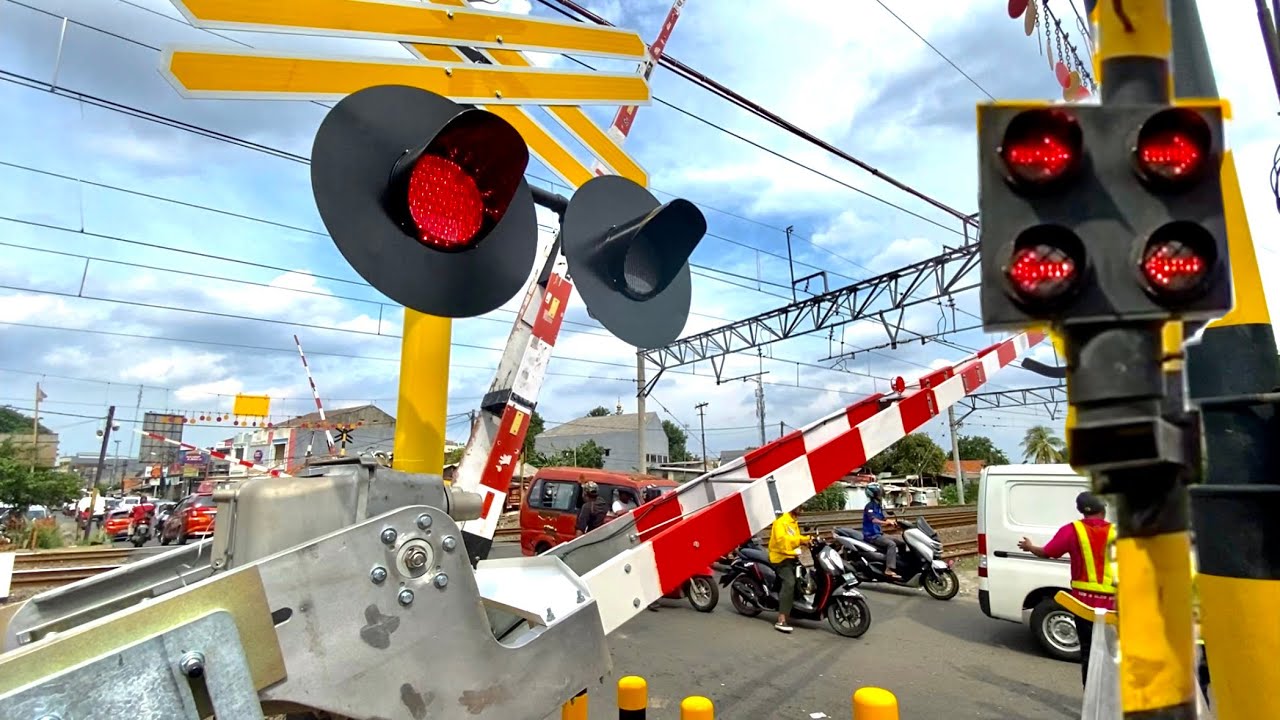 ADU SIRINE!!, Uji Coba Palang Pintu KA Terbaru SIEMENS Perlintasan KA 81 Kota Bekasi