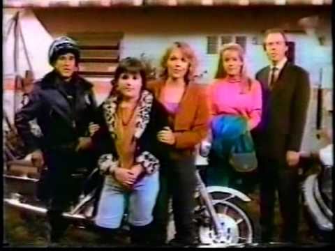 Grand 1990 TV theme song Bonnie Hunt, Pamela Reed,...
