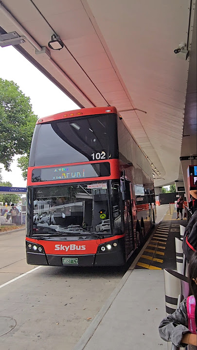 [4K] Riding the SkyBus from Melbourne Airport to the city #Melbourne #SkyBus
