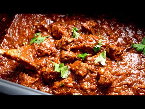 This Slow Cooker Beef & Pork Chilli Is made for cold Winter evenings!