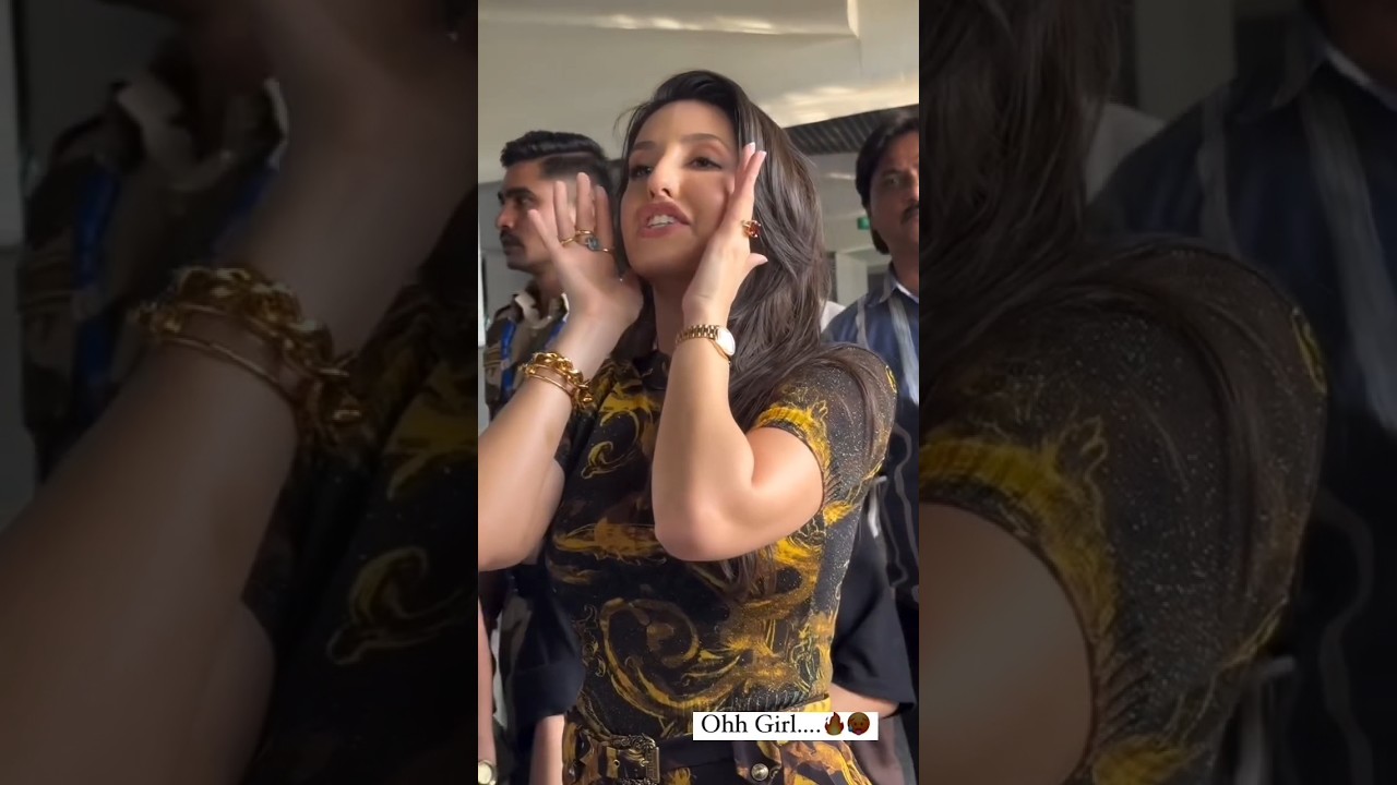 Nora fatehi ❤️ at metro station 🥰 