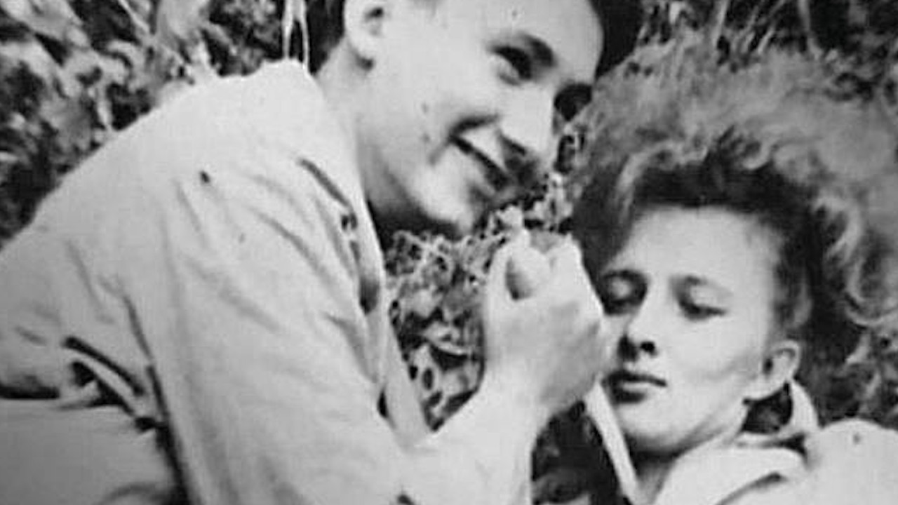 「写真に写った不気味な男」「謎の死を遂げた女性」意味が分かると怖い画像・写真 Part4