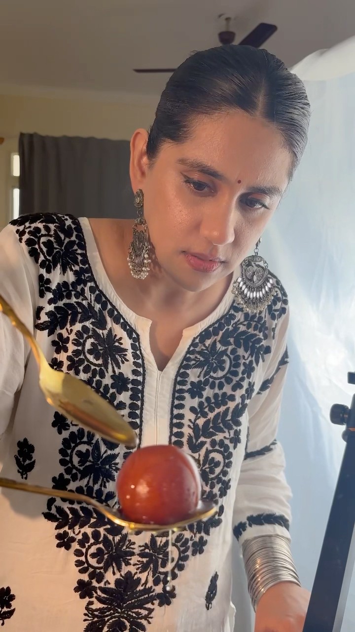 Delicious gulab jamun shot ? watch till the end to see the magic ✨ #bts #commercialshoot #cinematic