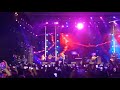 عمرو دياب يشعل المسرح في حفل عيد ميلاده وأغنية تدلع قدام مرايتها