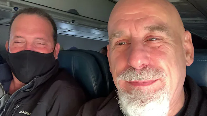 Eating a Necronomipod on a plane with David Foy!