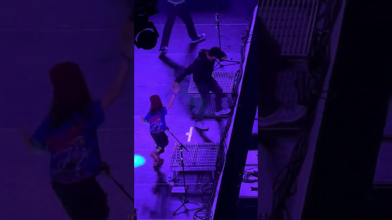 Hollywood Undead brings kid on stage and ROCKS IT!! 