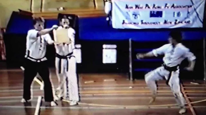 Ken Applegate Kung Fu - board breaking