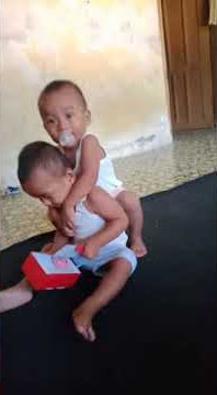 Story WA | Benarkah anak kembar sering berantem?