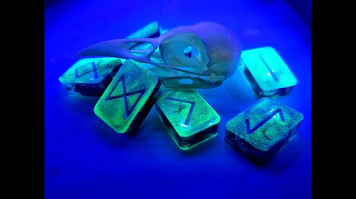 Futhark Runensteine Handarbeit - Glow in the dark
