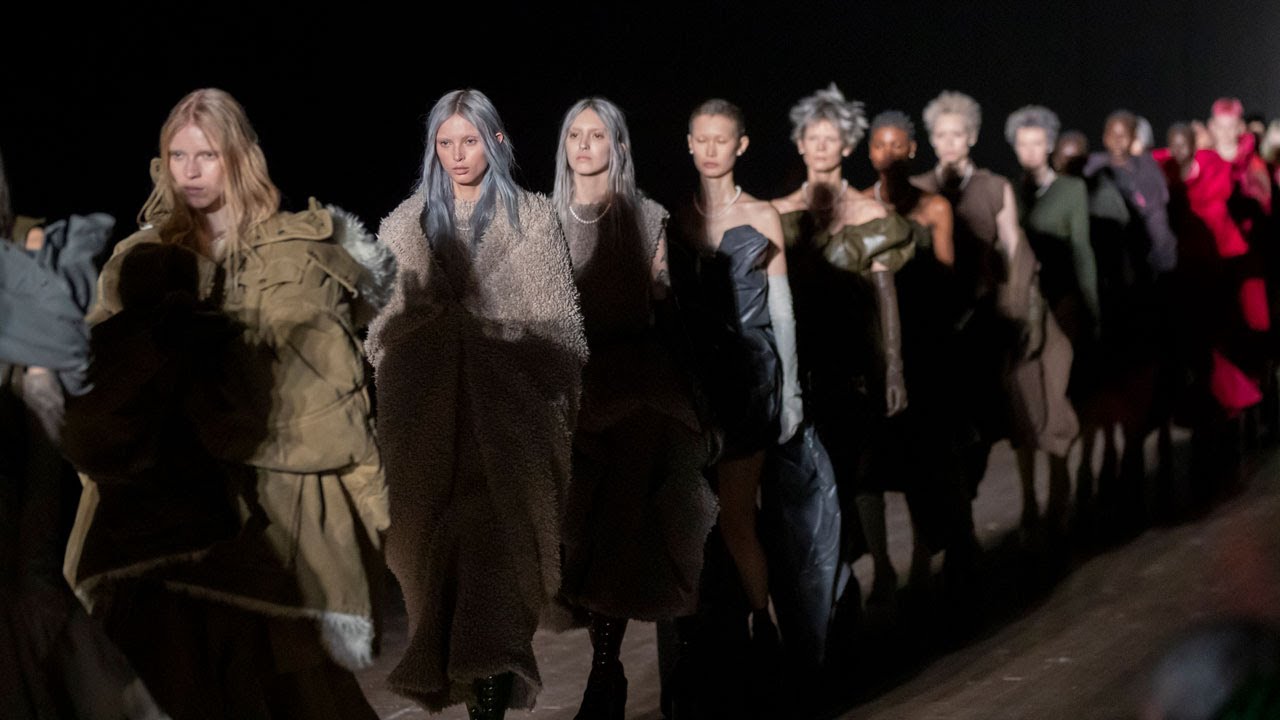 Marc Jacobs Spring 2022 Ready-to-Wear Collection