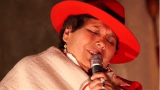 Miniatura de vídeo de "Martina Portocarrero canta en Cajamarca y Bambamarca durante Estado de Emergencia"