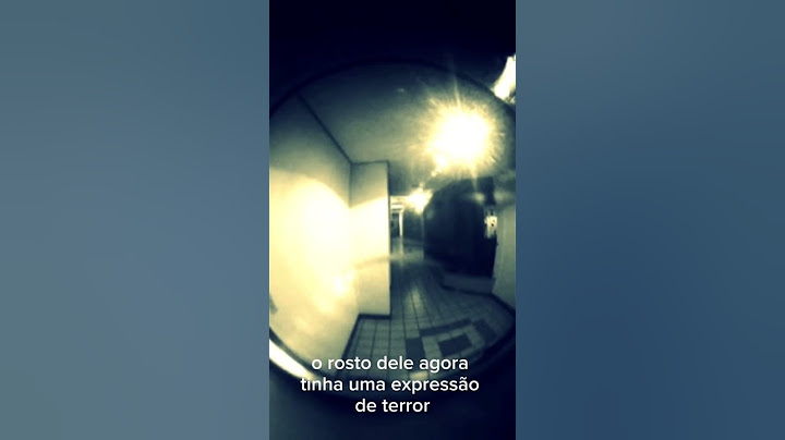 Ela olha pelo olho mágico... e vê a cabeça do pai encarando de volta. #terror #horror #aterrador